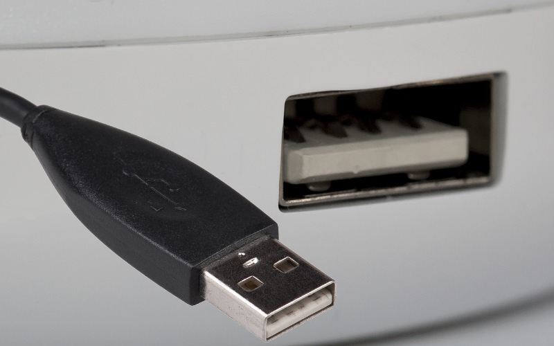 Zakaj je USB tako butast?