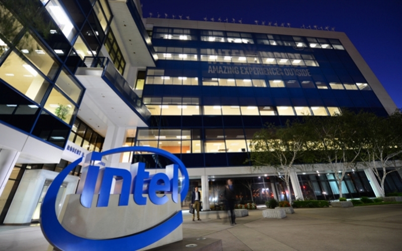 Intel gre v grafične vode