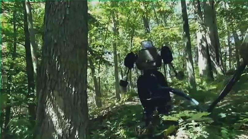 Ko gre robot na sprehod po gozdu