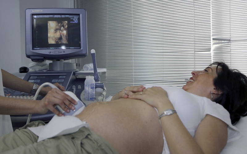 Prvi otrok iz presajene maternice