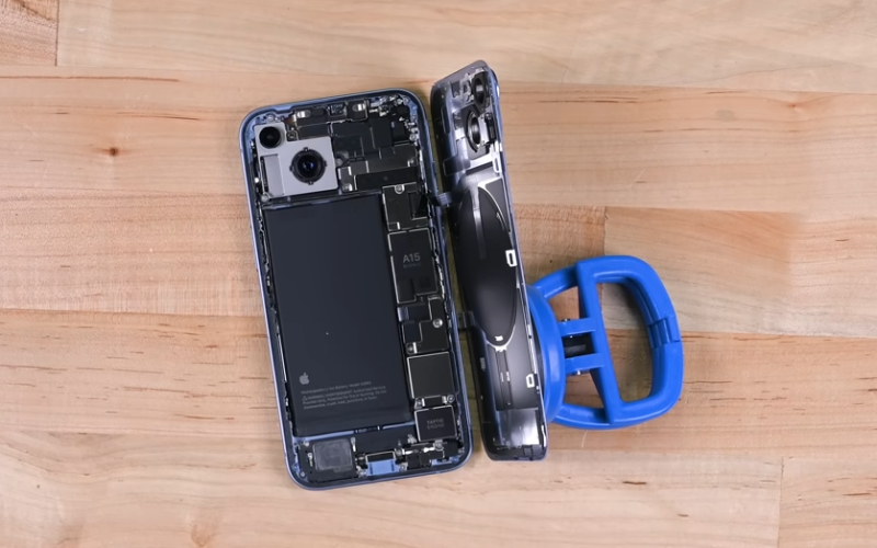 Najbolj popravljiv iPhone